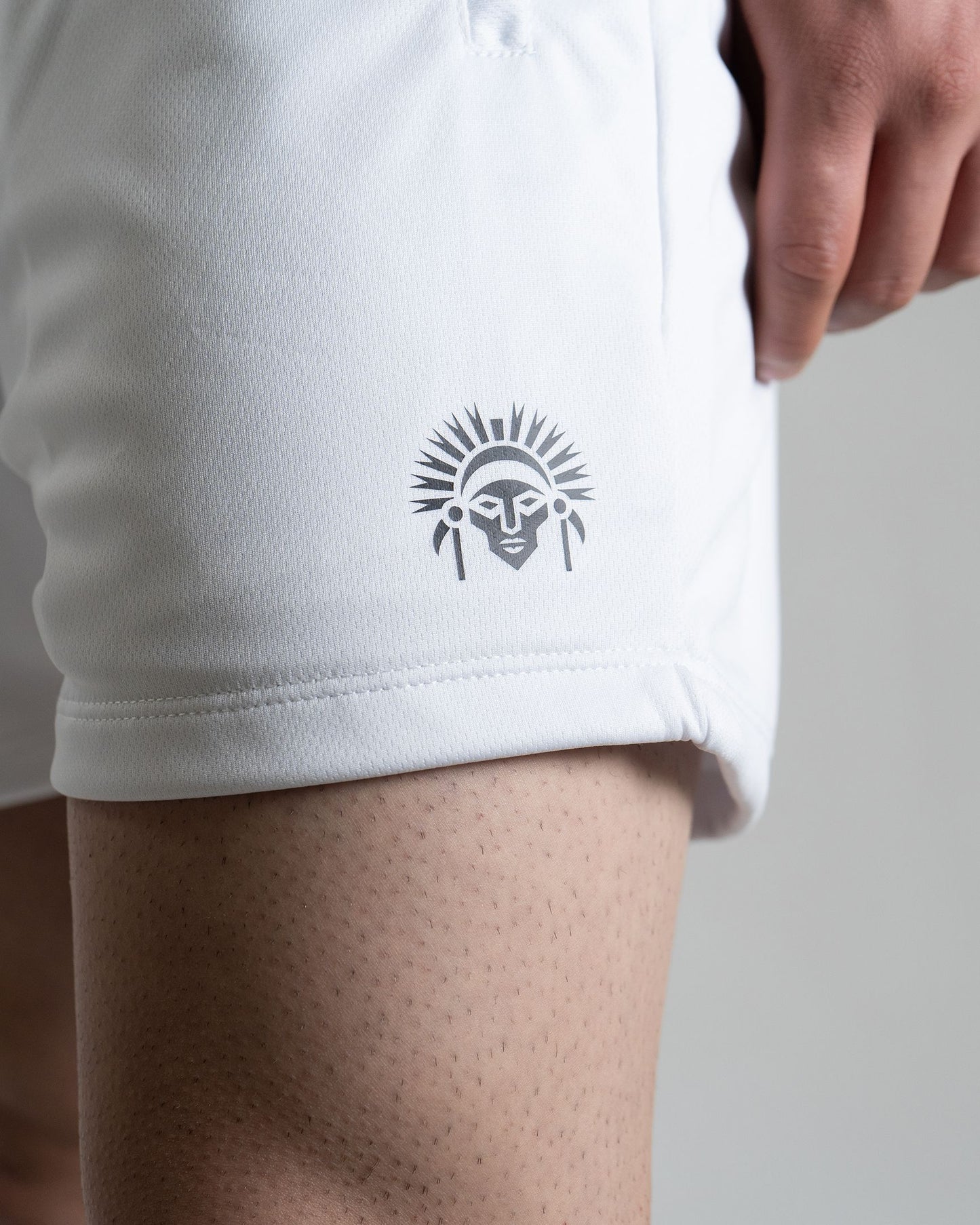 VICTORY SHORT -WHITE