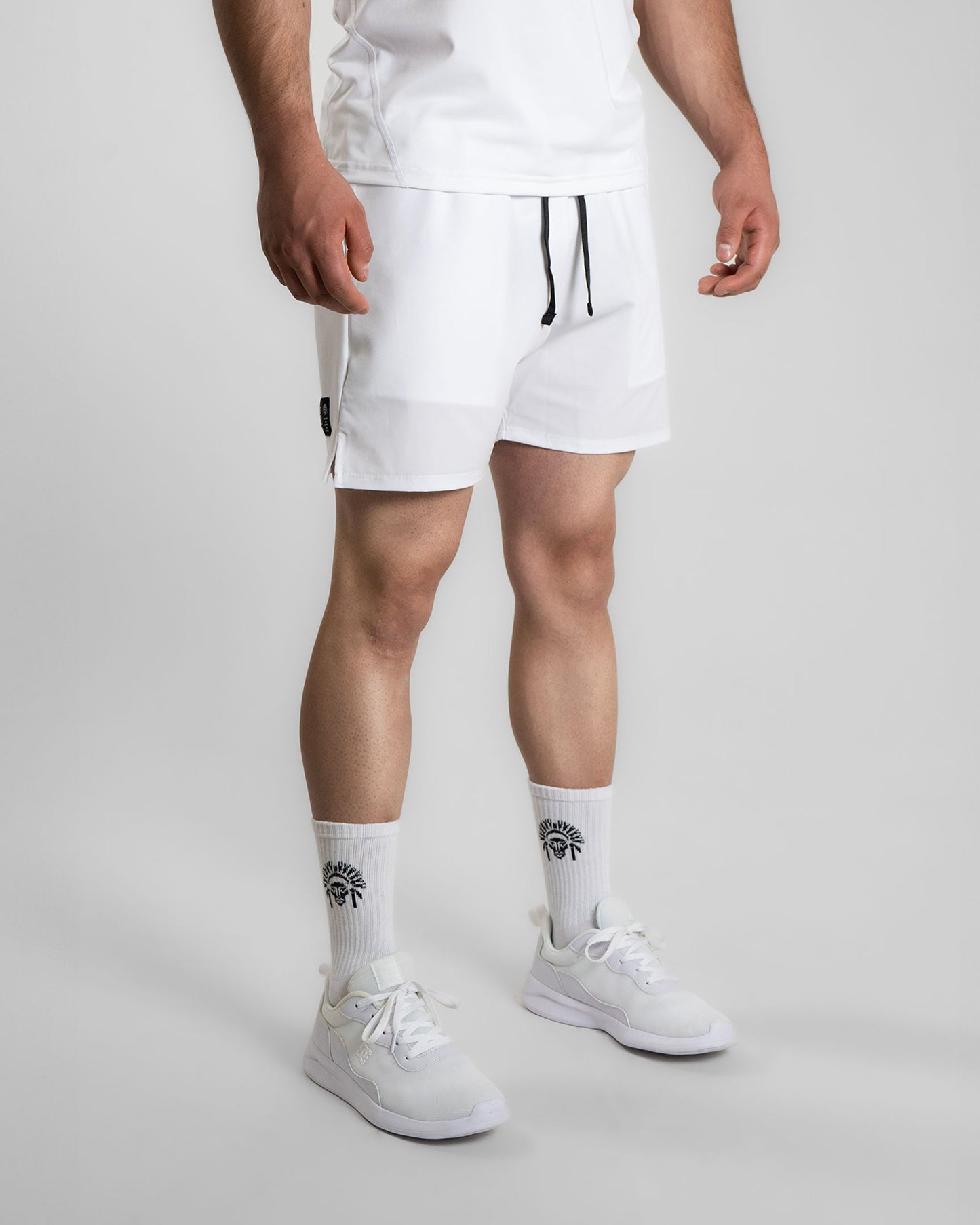 INVINCIBLE SHORT - WHITE